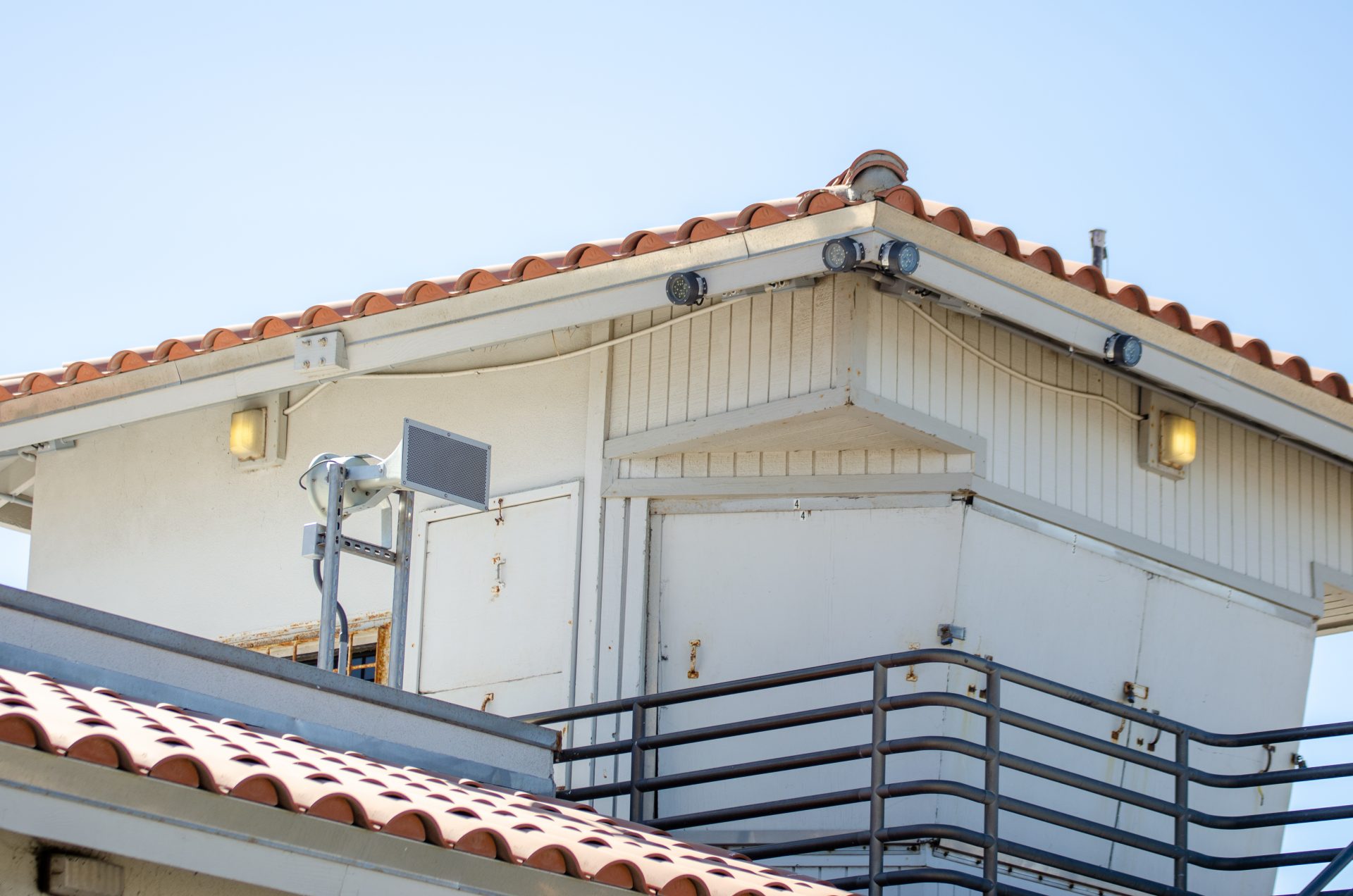 Beach Emergency Evacuation Lights System installed on Torrance lifeguard building
